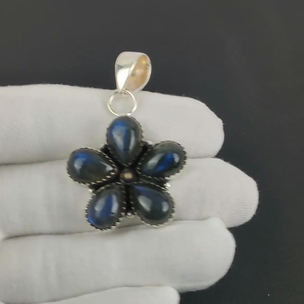 Blue Flashy Labradorite Gemstone Silver Pendant In 925 Sterling Silver - Handmade Flower Design, Everyday Wear Jewelry Wadding Gift