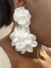 2 STÜCKE Europäische Mode Polychrome Simulierte 3D Blume Hängeohrringe Schmuck für Frauen Mädchen Frische Große Blume Party Feiertagsschmuck