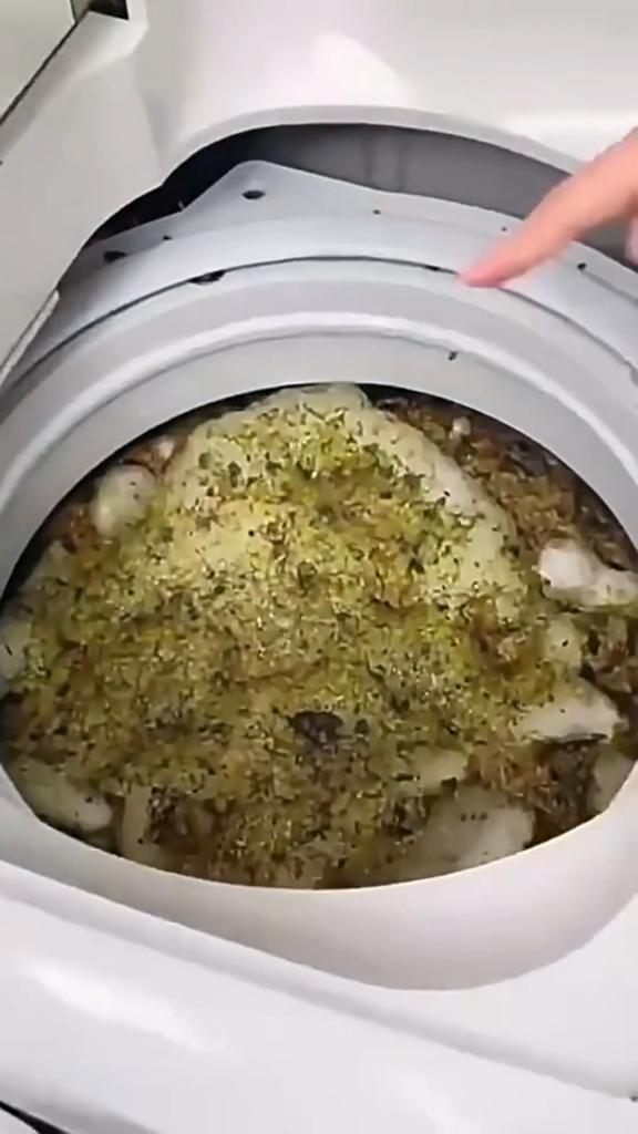 Potente limpiador automático para lavadoras: El oxígeno esteriliza, desinfecta, desincrusta y elimina el moho del tambor interior.