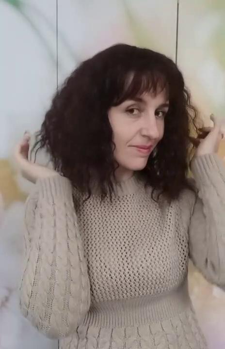 MERISIHAIR Extensiones de cabello ondulado de maíz corto para mujer, con flequillo, peluca rizada de fibra de alta temperatura, adecuada para uso diario en fiestas de disfraces