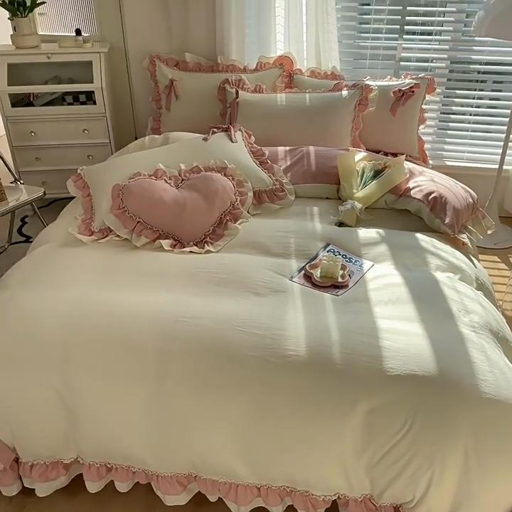 Biancheria da letto in pizzo quattro pezzi cuore da ragazza delicata sulla pelle confortevole lavata lenzuola copripiumino federa