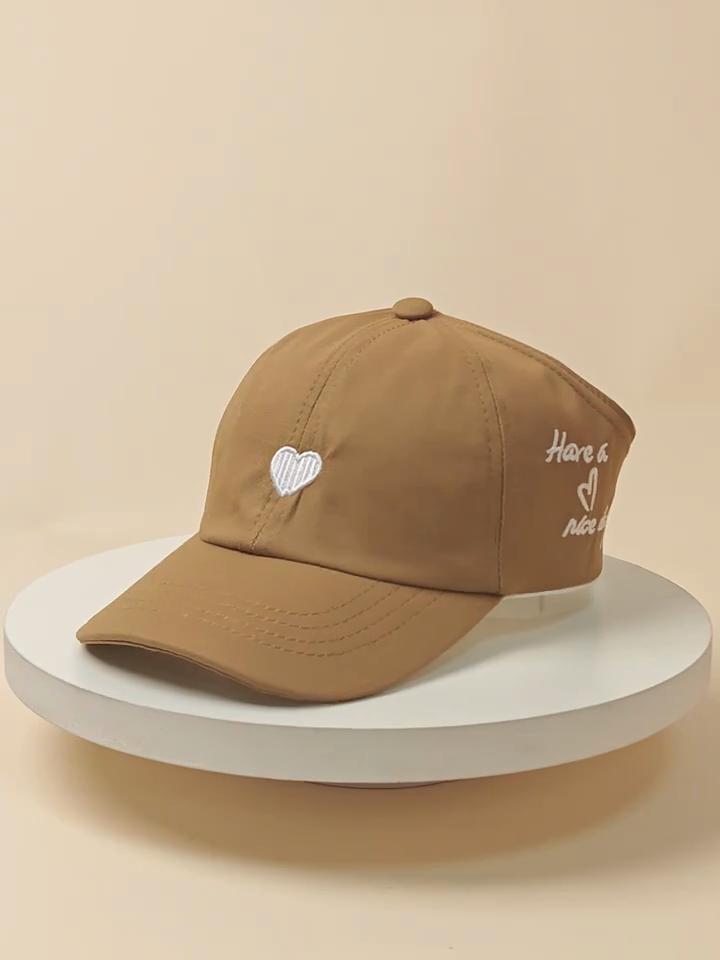 Youngsters Breathable Open-Top Baseball Cap with Heart & Letter Design, Sun Protection Visor, Polyester, Machine Washable, Casual Headwear