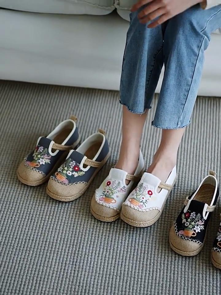 Women's Non Slip Embroidered Breathable Canvas Shoes Ethnic Style Patchwork Round Toe Slip-on Woven Shoes