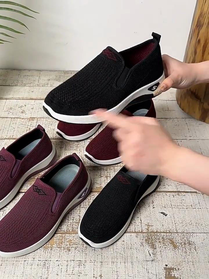 Les chaussures en tissu pour femmes pour le printemps et l'été sont des chaussures respirantes, légères et confortables, des chaussures de sport et décontractées, et des chaussures en maille