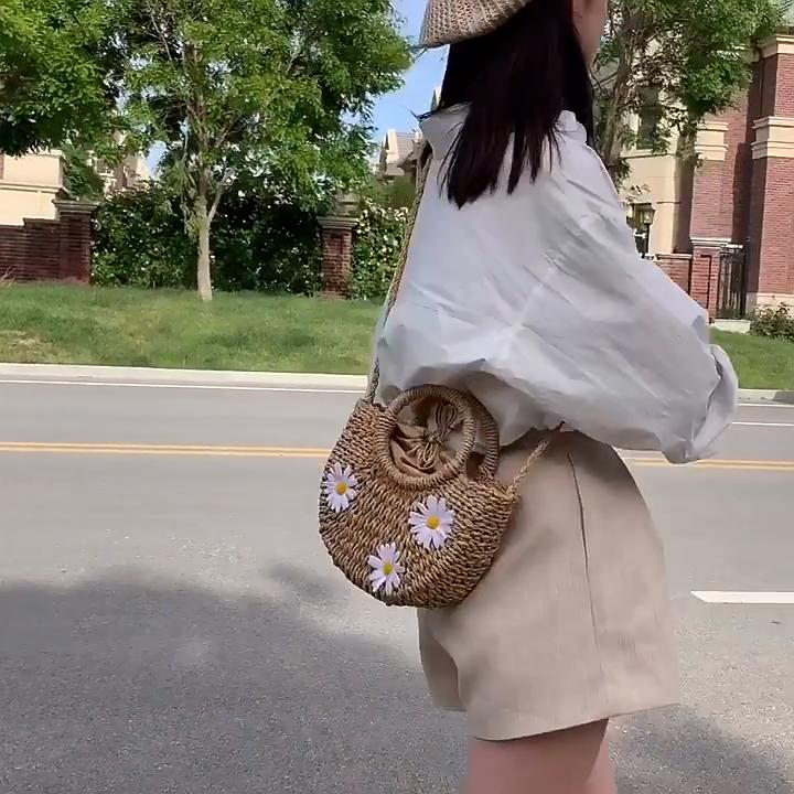Yogodlns Handgewebte Stroh Rattan Halbmond Strand Handtasche große Kapazität Frauen Sommer aushöhlen Umhängetasche Umhängetasche