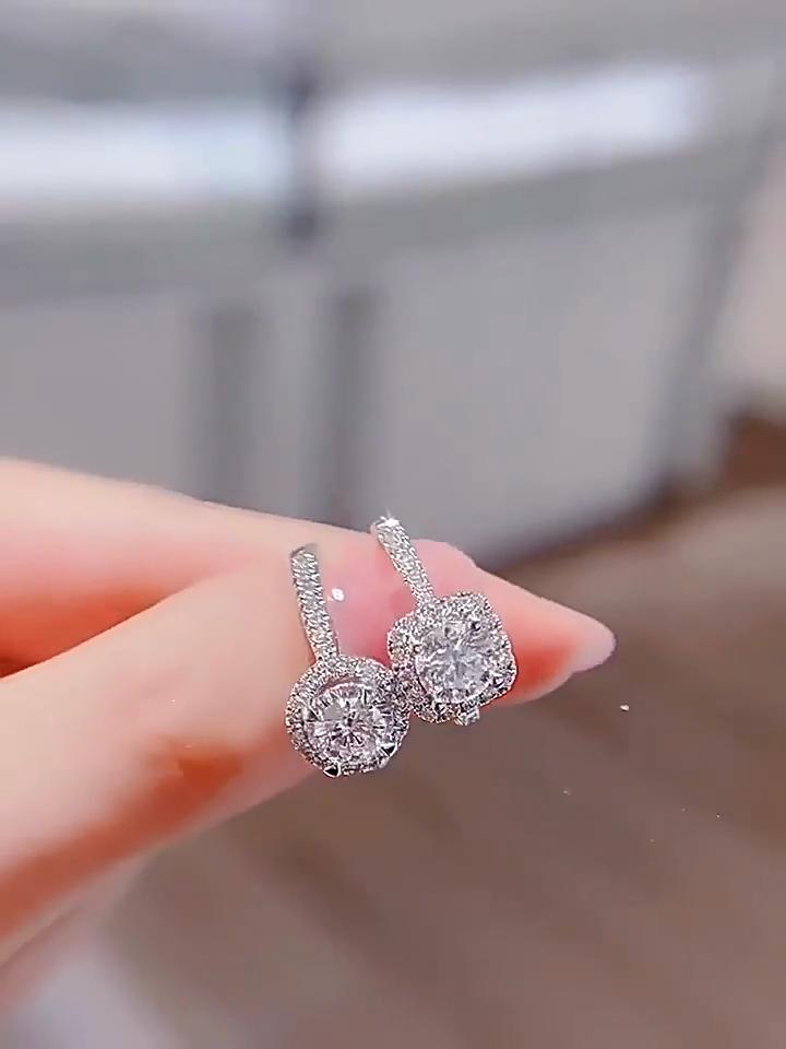 Luxury 925 Sterling Silver Halo Engagement Ring Round Cut Cubic Zirconia Wedding Promise Ring for Women