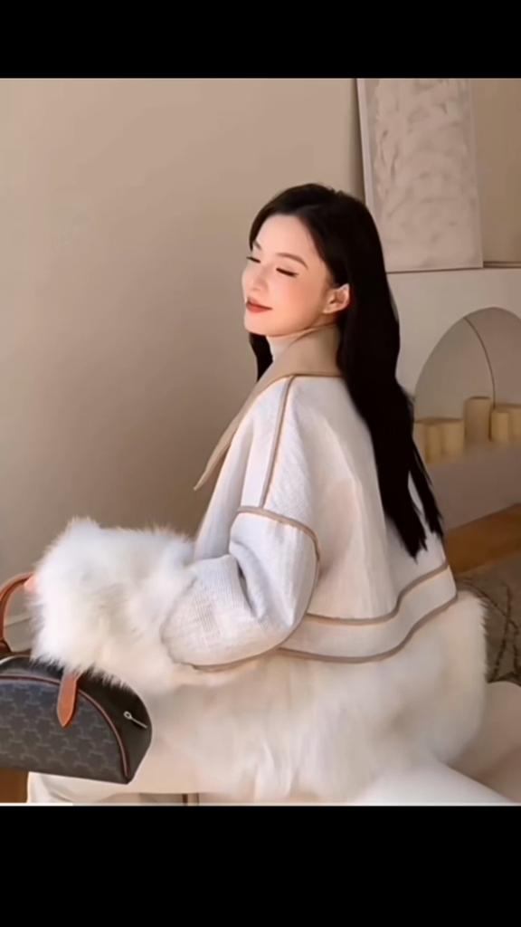Faux Fox Fur Patchwork PU Leather Jacket for Women In Autumn and Winter, New Fur and Fur Style Overcoming The Trend of Thickened Inner Lining