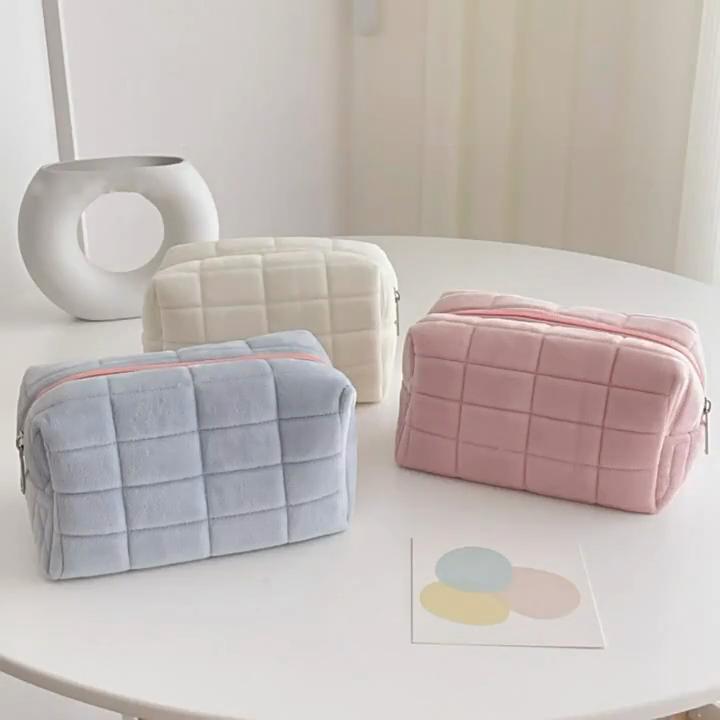 Bolsa Organizadora de Maquillaje de Felpa Suave Bolsa de Almacenamiento de Gran Capacidad Diseño de Almohada Portátil para Viajes Esenciales Diarios