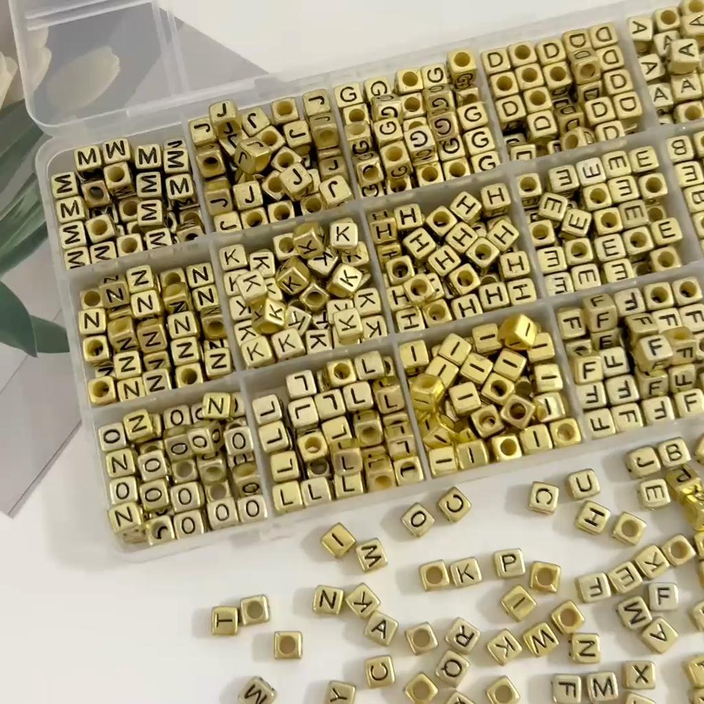 50 pz 6mm Cubo Quadrato Acrilico Fai da Te Perline Lettere Alfabeto A-Z Lettere Inglesi Per Braccialetto Collana Gioielli