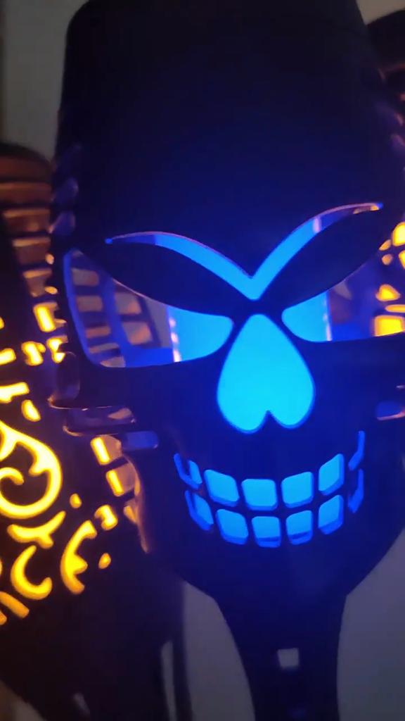 Solar Halloween Skull Lights Flickering Flame Torch Lights Waterproof LED Outdoor Decor for Patio Yard Path Landscape Lighting
