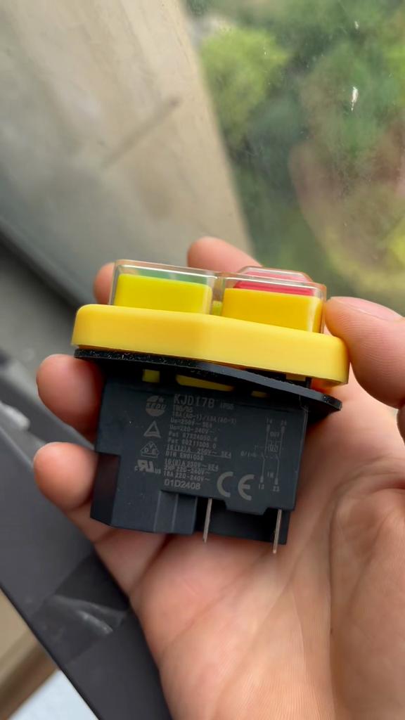 KEDU KJD17B Vodotěsné elektromagnetické tlačítkové spínače pro elektrické nářadí, žluté