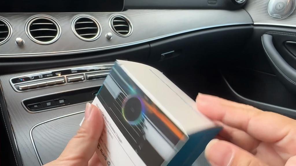 Automagnetiline auto juhtmevaba laadija 15 W juhtmevaba kiirlaadimise pardaklamber, mis sobib Apple Androidi magnetilise autoseadme kinnitusega
