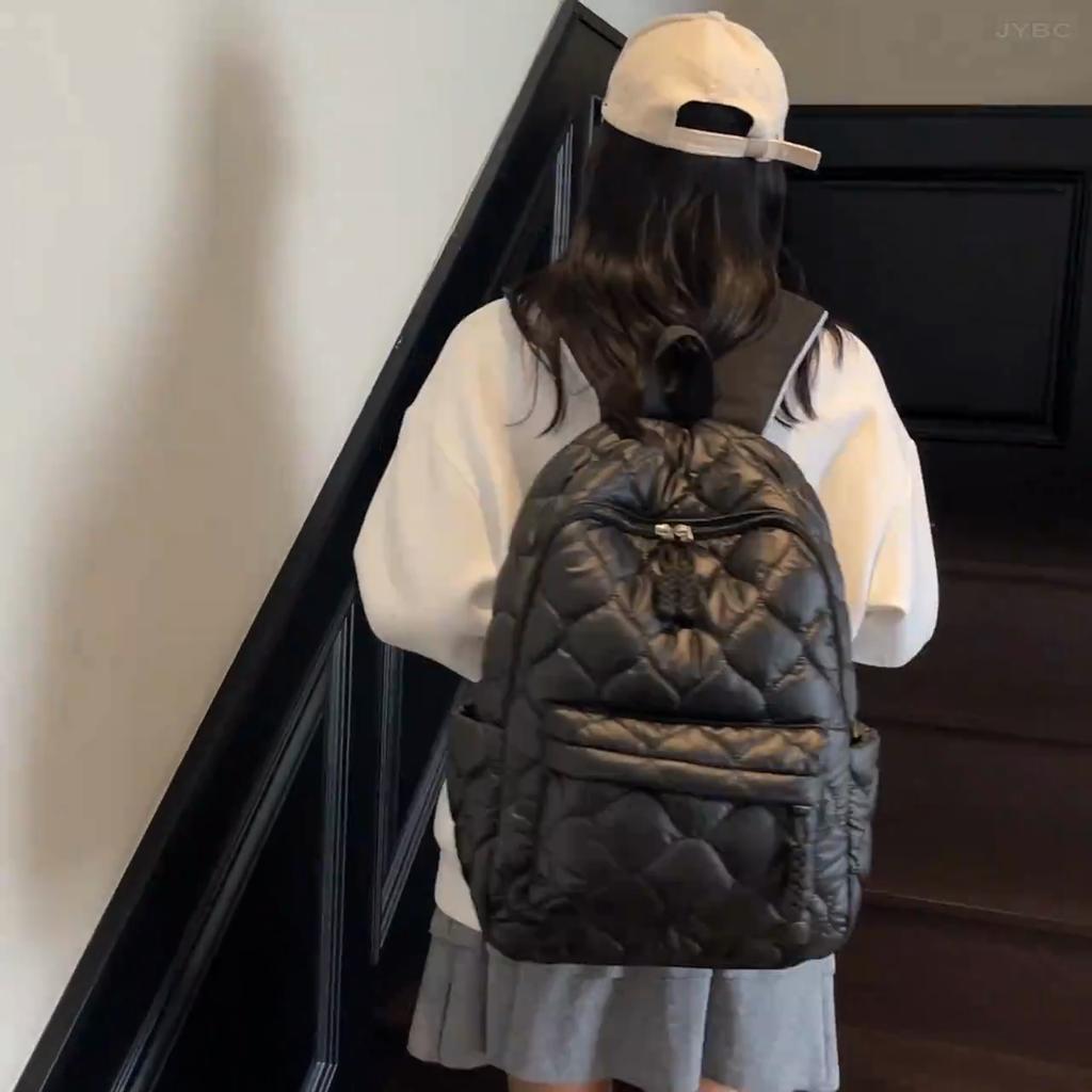 Simple Design Quilted Backpack Casual Daily Backpack for Women Lightweight Classic Style Ideal for School Travel Commute and Fashion Outfits