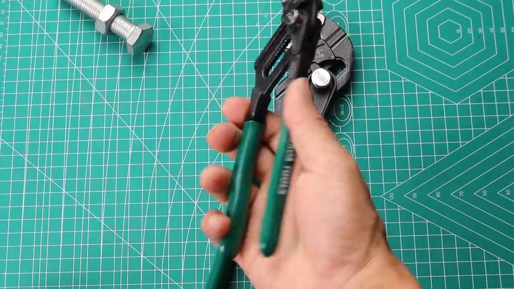 LAOA Clamp Type Wrench Parallel Clamping Mouth Multi-Purpose 7" 10" Adjustable Wrench Manual Clamping Tool