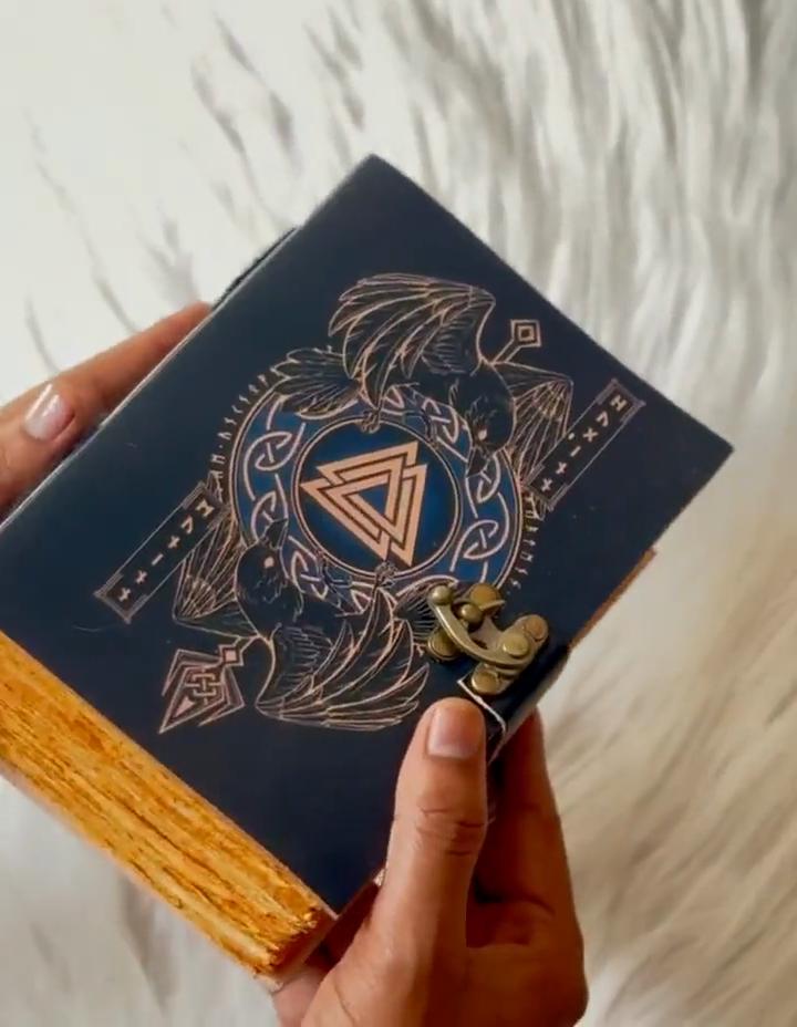 Jurnal din Piele cu Lacăt Mitologie Nordică | Carnet cu Rune Vikinge | Jurnal Grimoire Nordic Artizanal