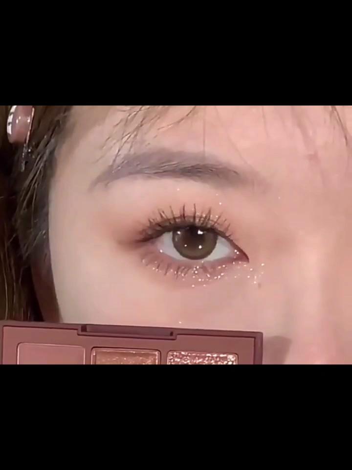 Chocolate Nine-color Waterproof Eyeshadow Palette Natural Three-dimensional Sleeper Silkworm Contouring Eyeshadow Tray Matte Pearl Lasting Makeup