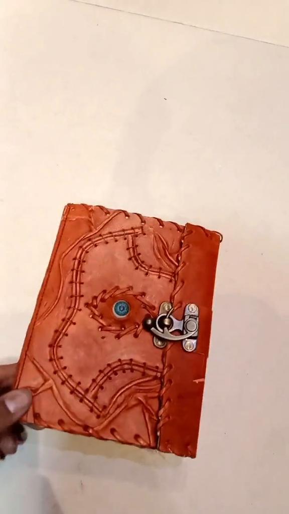 Vintage-Eleganz: Handgefertigtes Leder-Tagebuch mit 200 Seiten - 7×5 Zoll, Hochwertiges Journal für zeitloses Schreiben